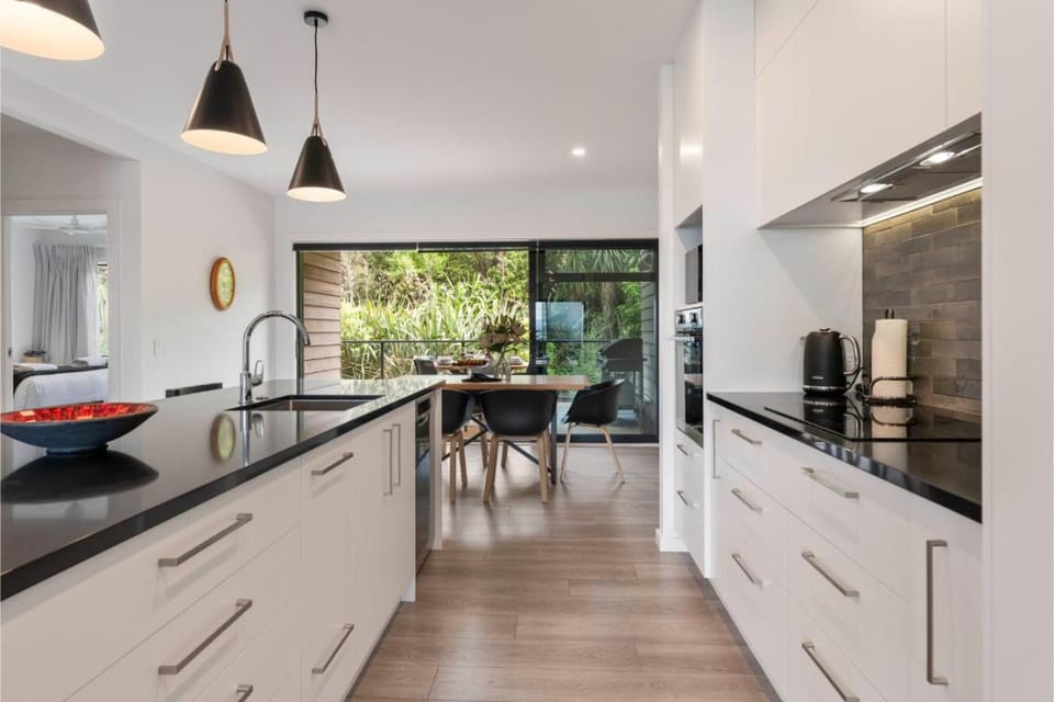 Dining area, kitchen