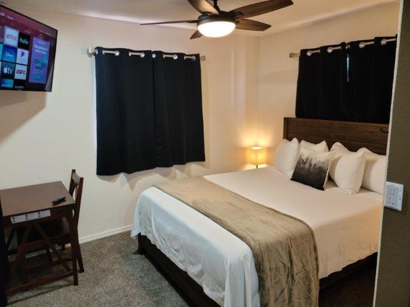 070B Grand Canyon Suite with Kitchenette near South Rim Sleeps 4 House in Grand Canyon National Park