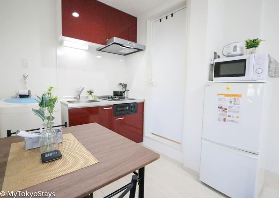 Kitchen or kitchenette, minibar
