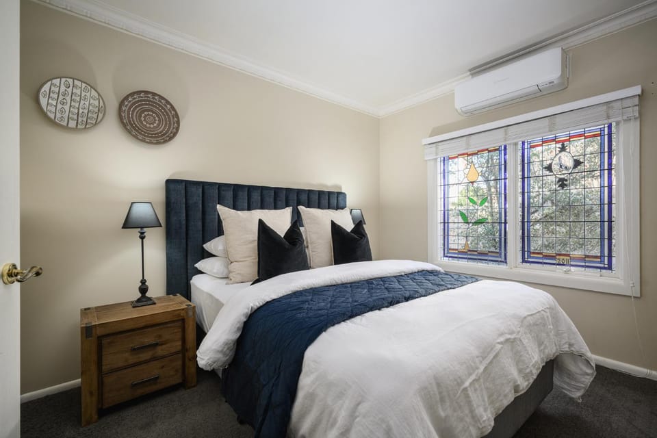 Bed, Bedroom, air conditioner