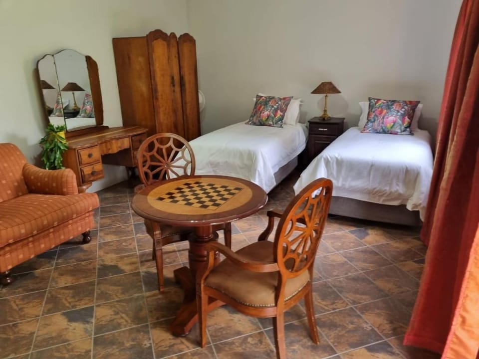 Bed, Photo of the whole room, Dining area, Bedroom
