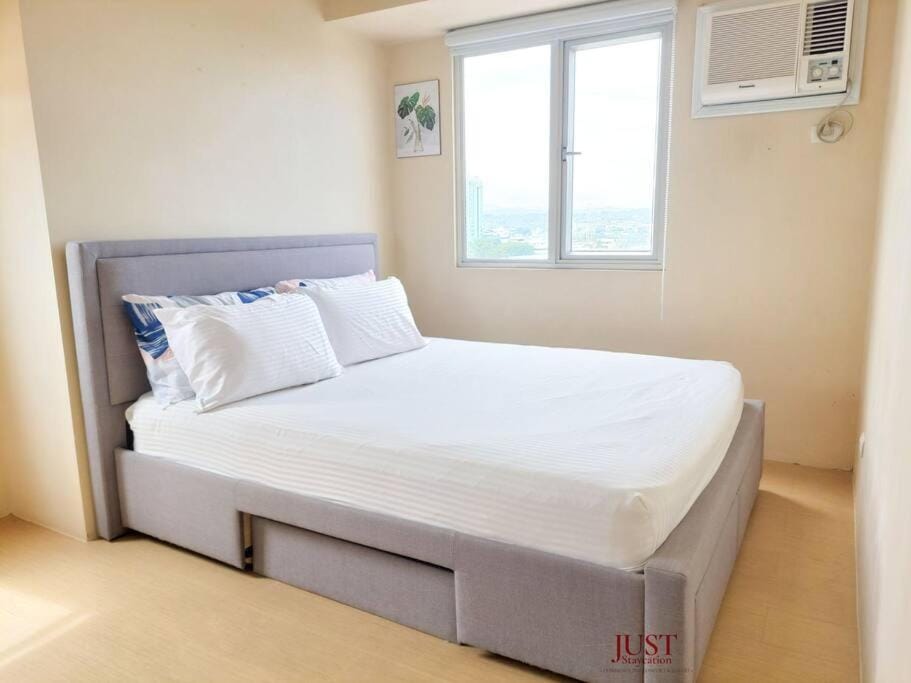 Heart of the City Centrio Tower 1BR Netflix Wifi Apartment in Cagayan de Oro
