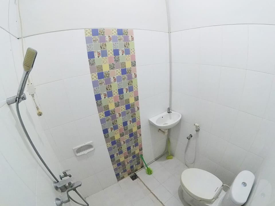Shower, Toilet