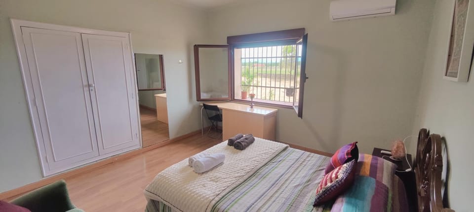Bed, Photo of the whole room, Bedroom, internet, towels, wardrobe, air conditioner