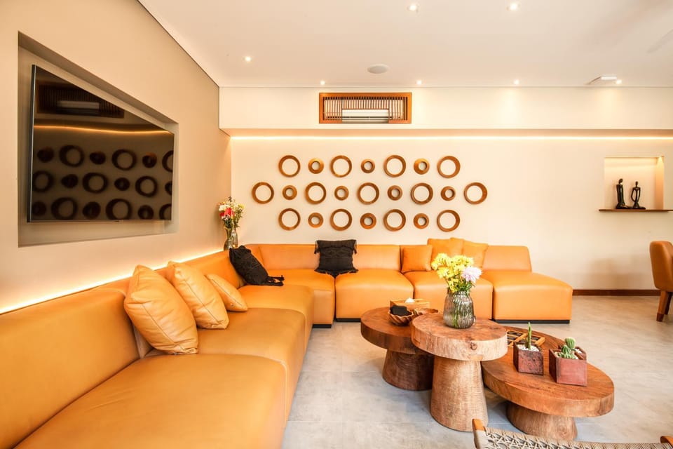 Luxury 6BR Canggu 400m to Finns beach Villa in North Kuta