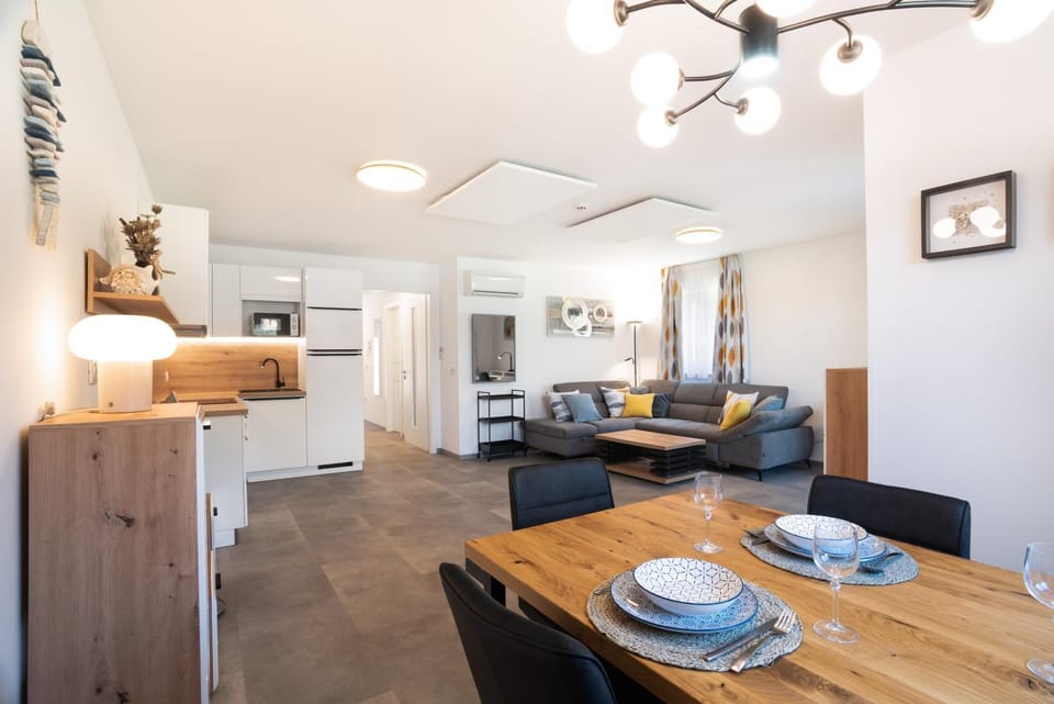Living room, Seating area, Dining area, pet friendly