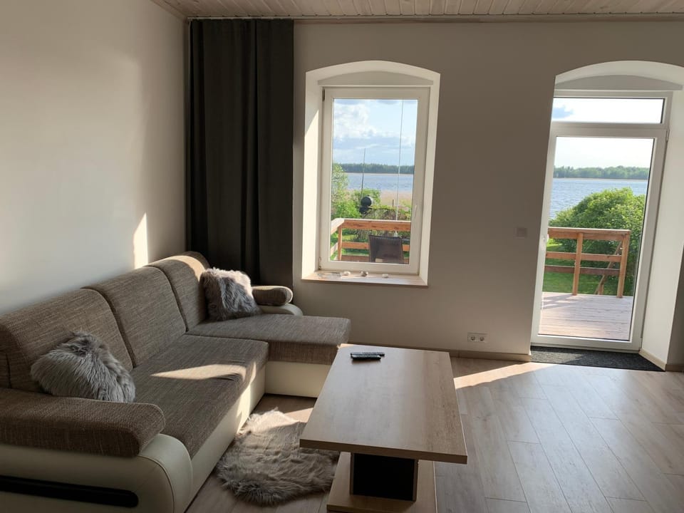 Balcony/Terrace, Living room, Lake view