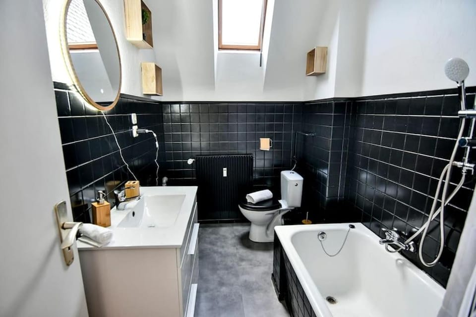Toilet, Bathroom, towels