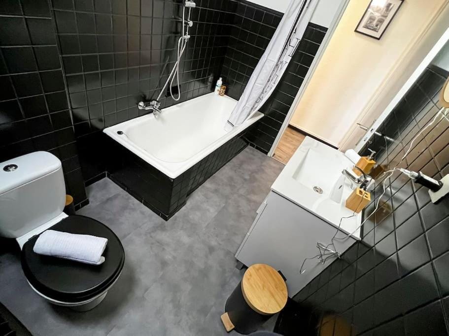 Toilet, Bathroom, Bath, towels