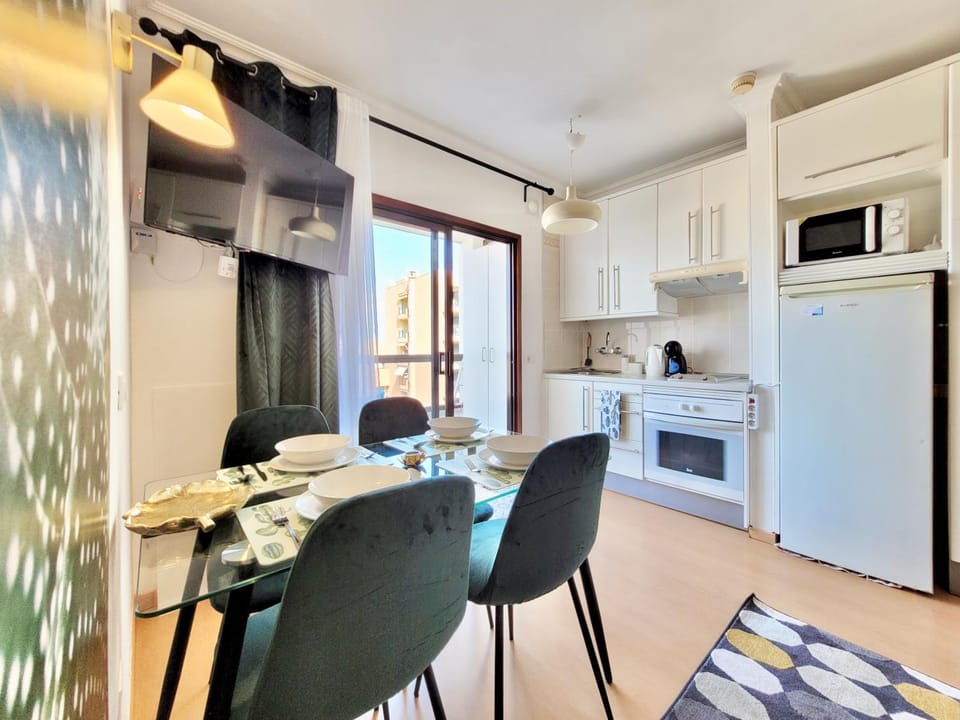 TV and multimedia, Kitchen or kitchenette, Dining area, minibar