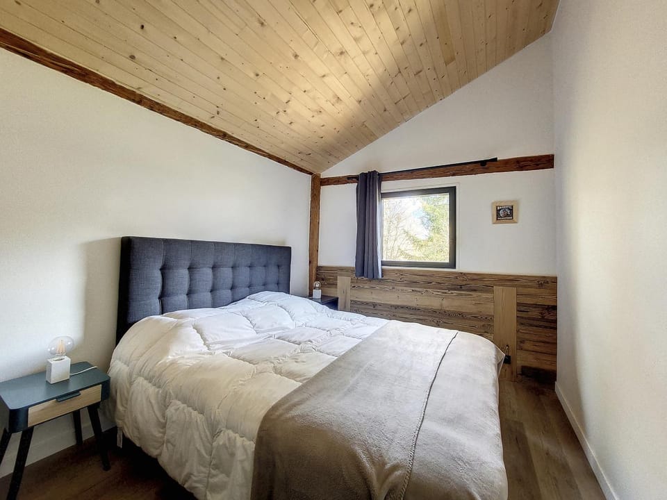 Bed, Bedroom