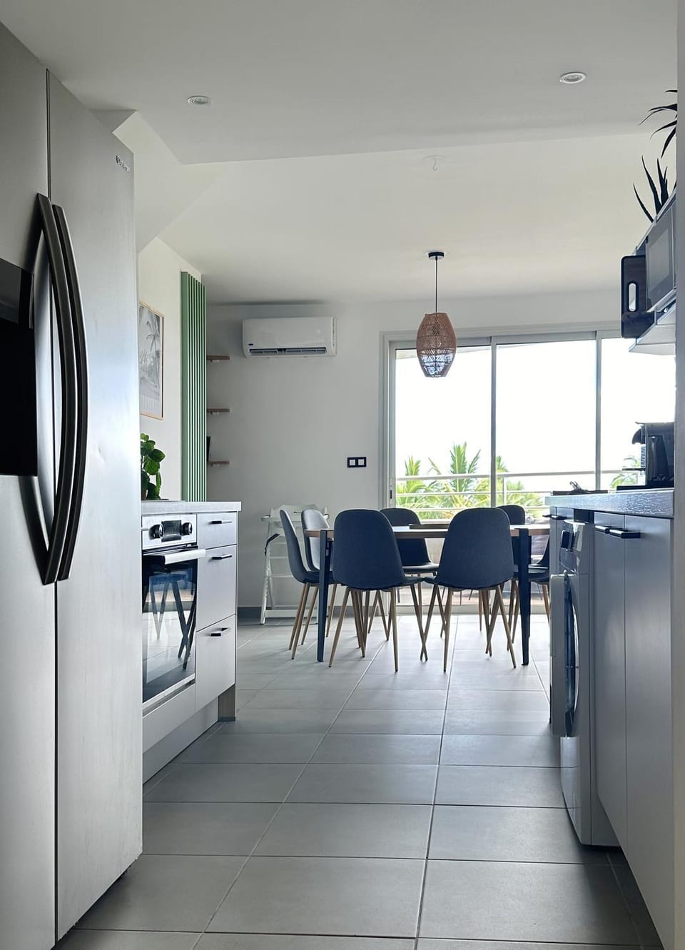 Kitchen or kitchenette, Living room