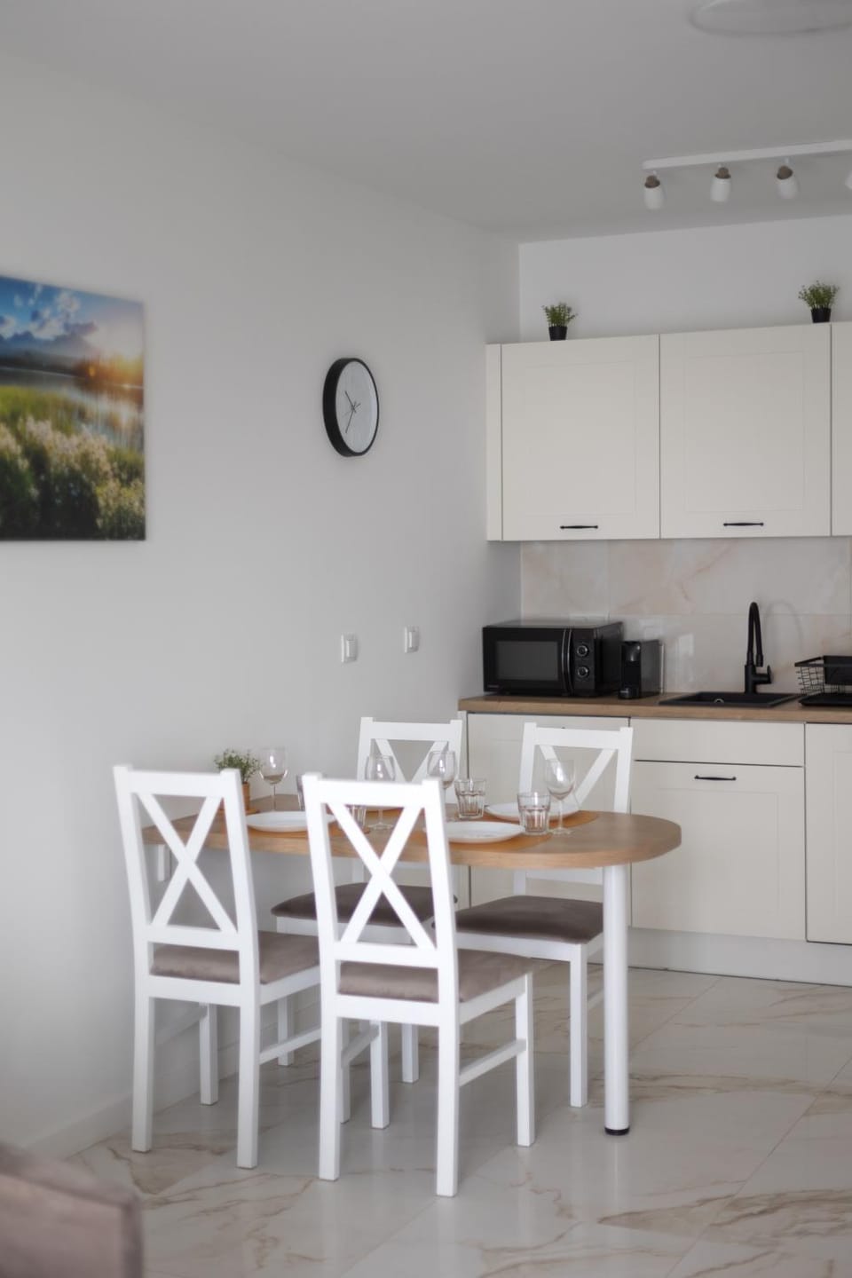 Kitchen or kitchenette, Dining area, minibar, stove