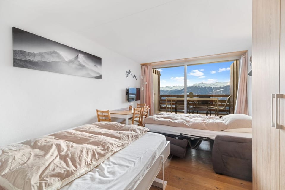 Bed, Living room