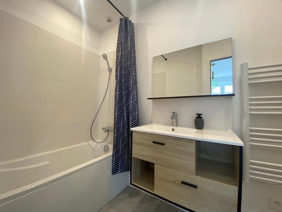 Bathroom, Bath