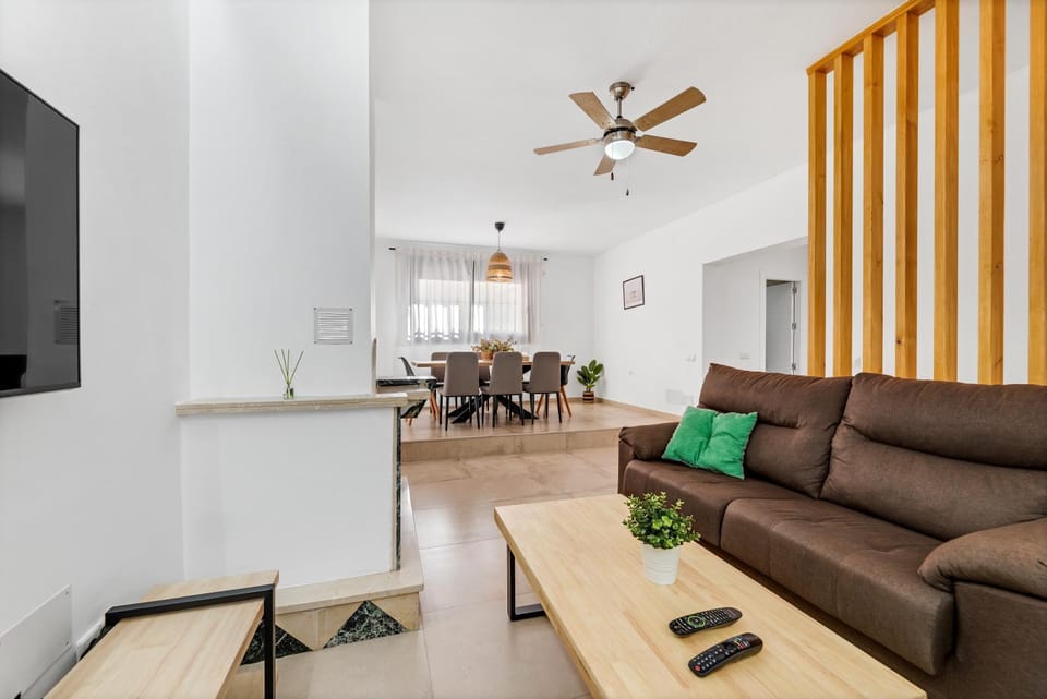 Communal lounge/ TV room