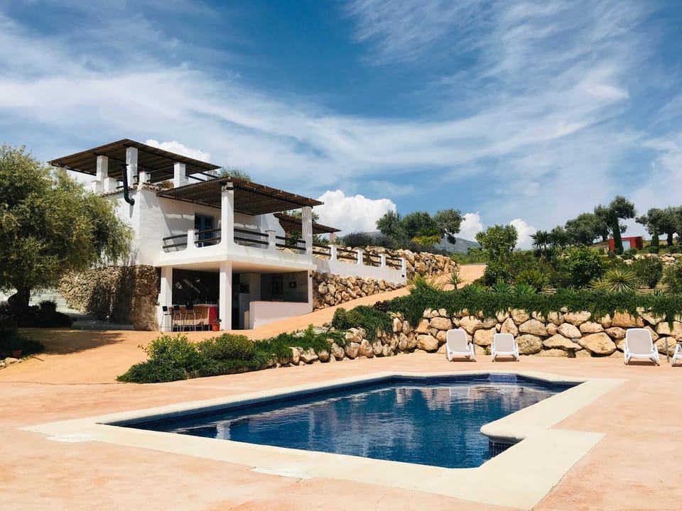 Property building, Day, Pool view, Swimming pool, Swimming pool