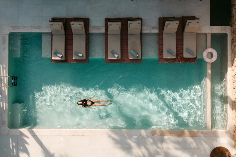 Swimming pool, sunbed