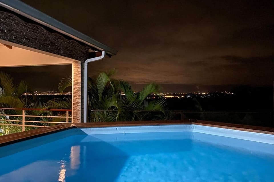 972D3 - Villa Tamarin 240m2 vue panoramique House in Martinique