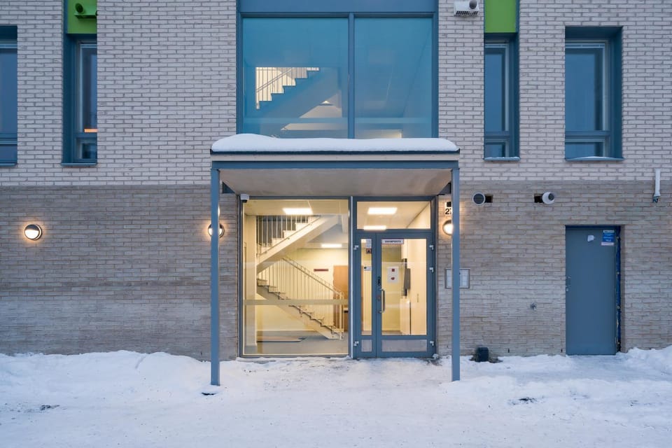 Facade/entrance