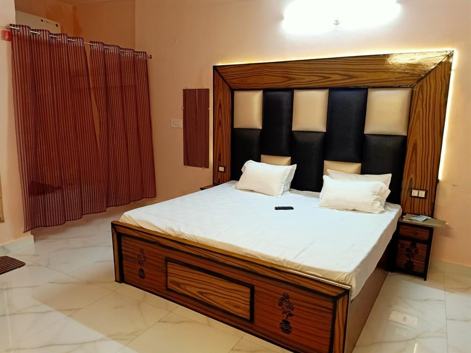 Bed, Photo of the whole room, wardrobe