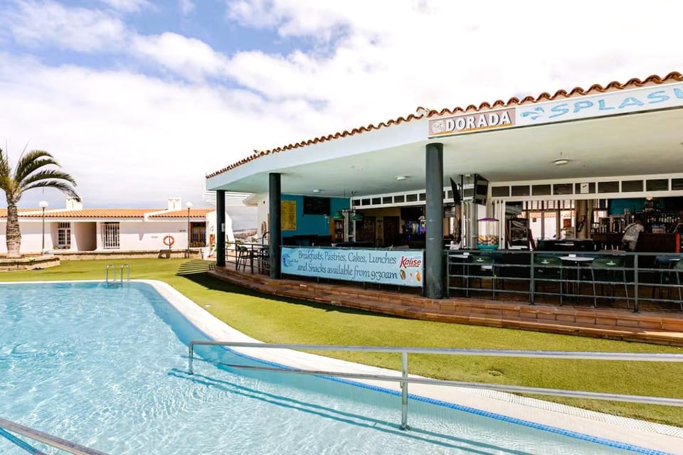 Property building, Lounge or bar