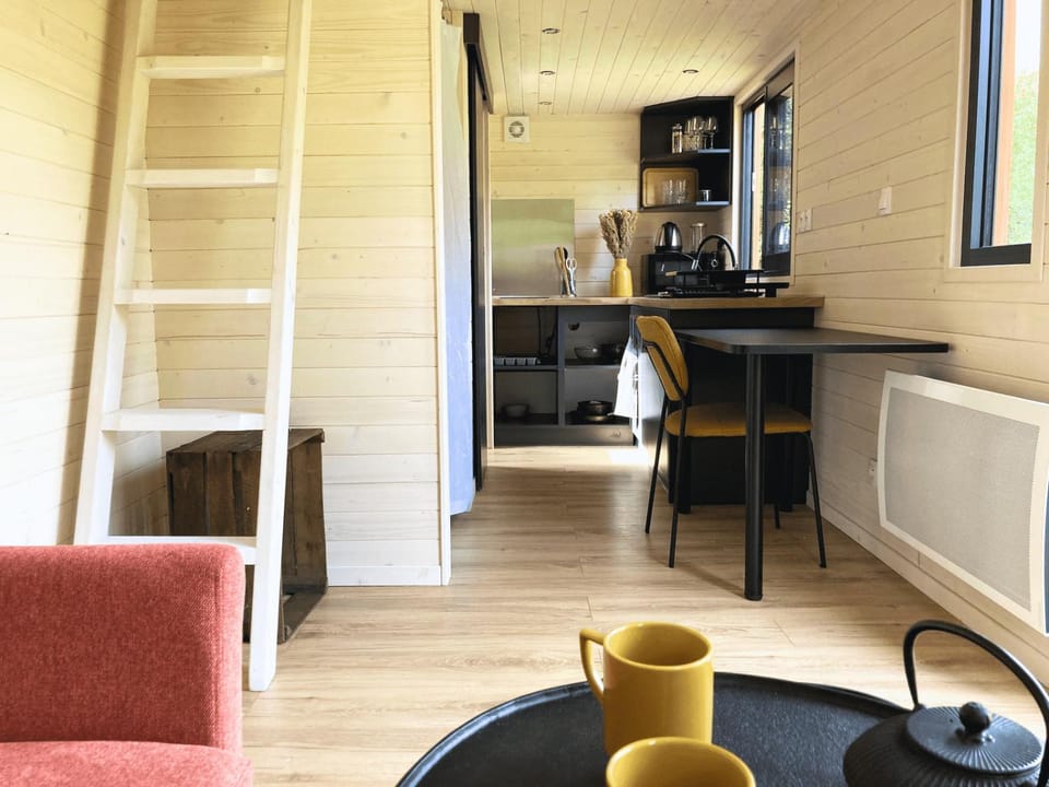 Coffee/tea facilities, Kitchen or kitchenette, Living room, Dining area, hair dresser