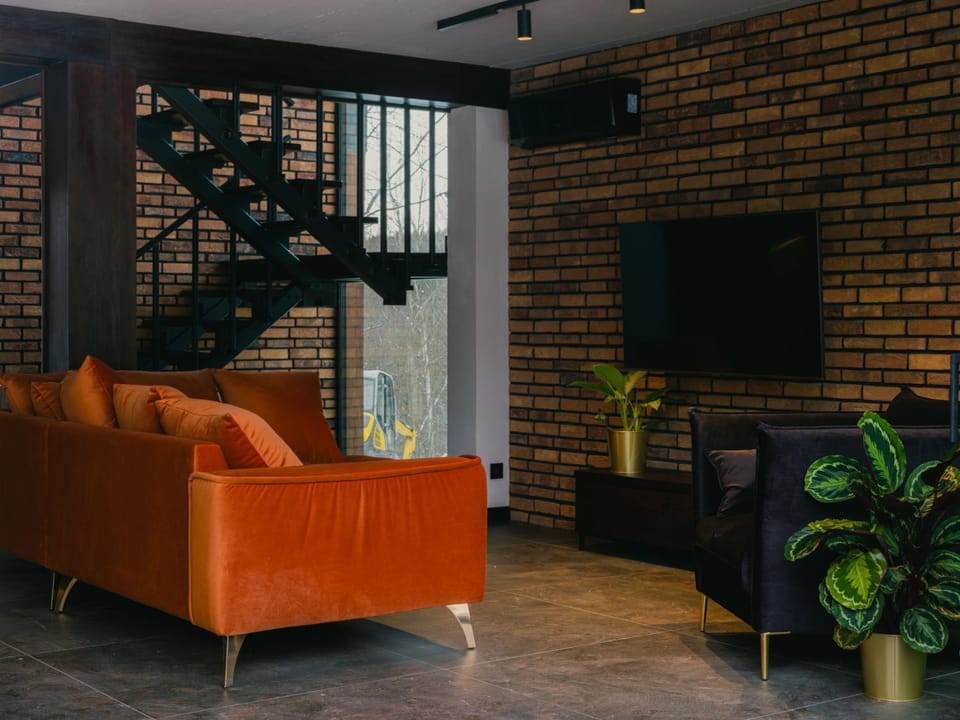 Communal lounge/ TV room, TV and multimedia, Living room, Seating area, Evening entertainment