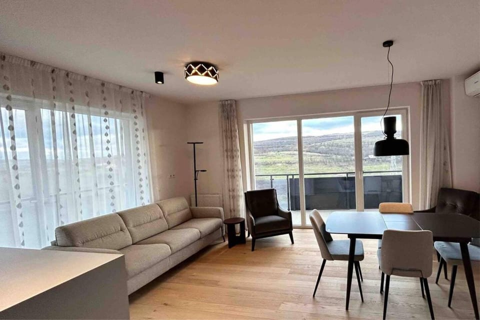 The Comfy Nest - Parking, King Size Bed, Smart TV Apartment in Cluj-Napoca