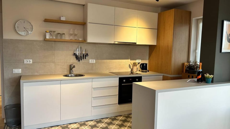 The Comfy Nest - Parking, King Size Bed, Smart TV Apartment in Cluj-Napoca