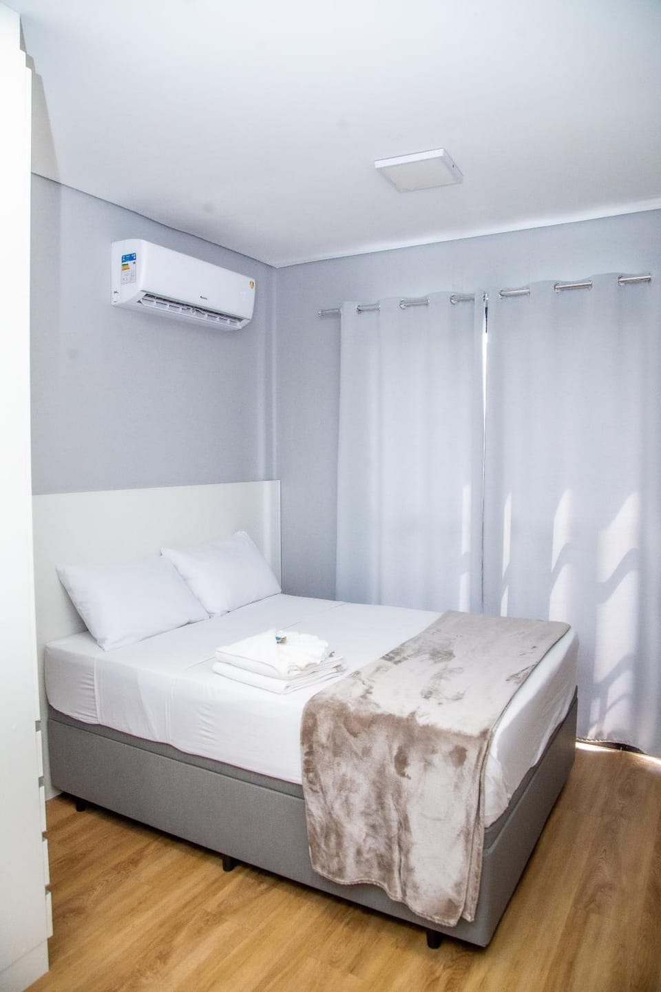Bed, Photo of the whole room, Bedroom, towels, air conditioner