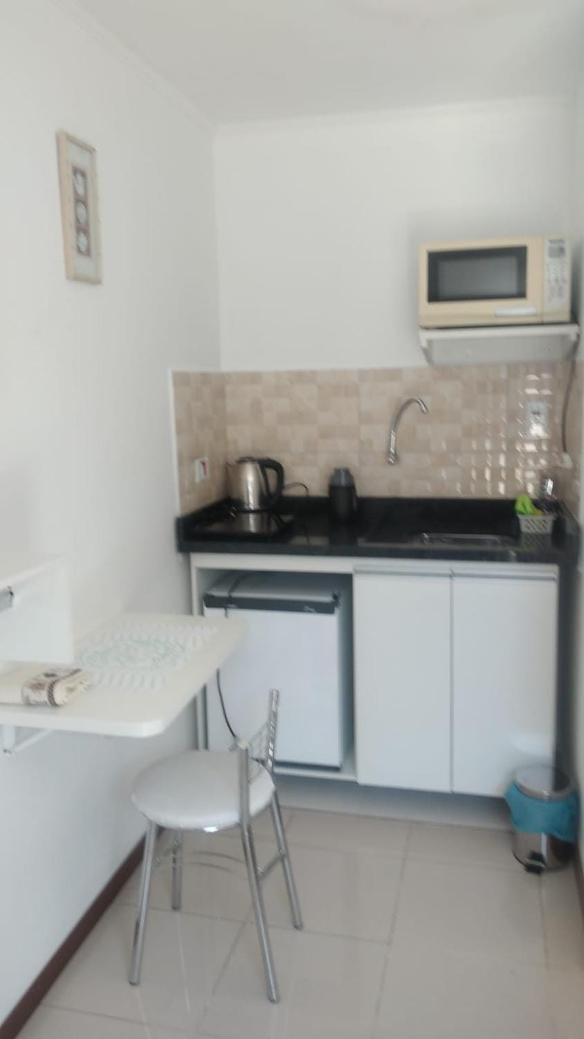 Kitchen or kitchenette, Dining area, minibar, oven