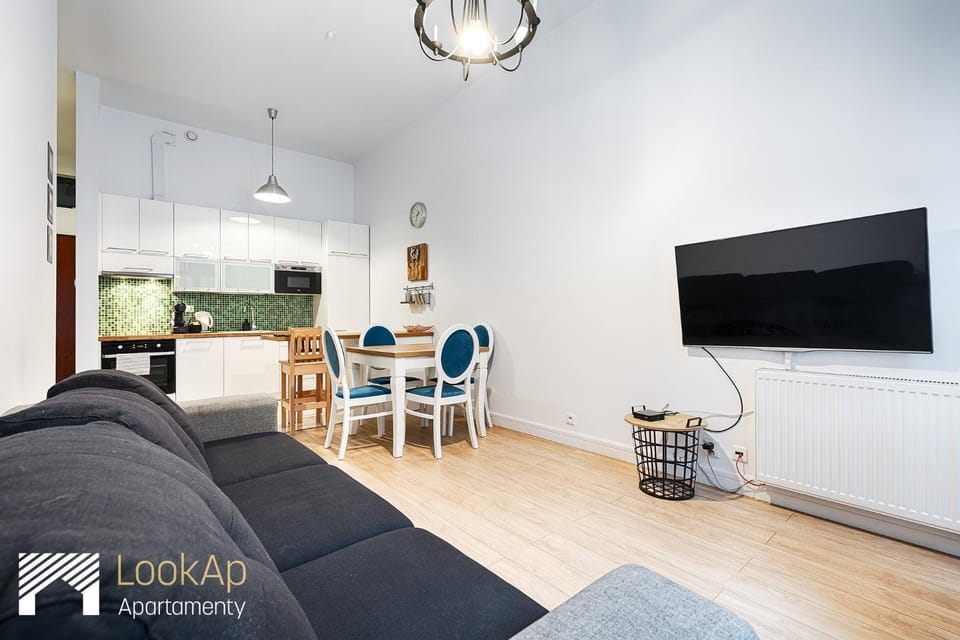 TV and multimedia, Kitchen or kitchenette, Living room, Evening entertainment