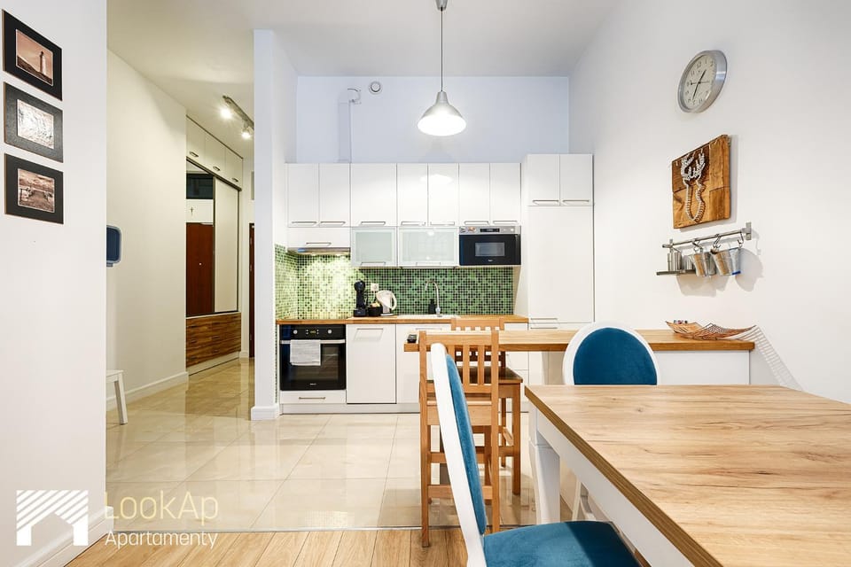 Kitchen or kitchenette, Dining area, oven, stove