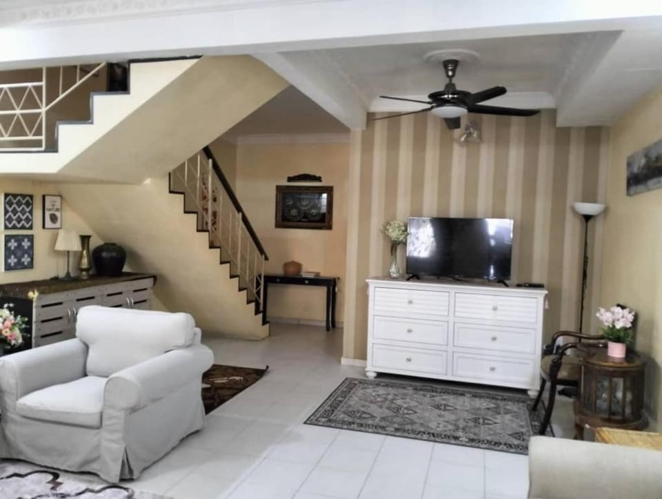 Living room, Seating area, fireplace