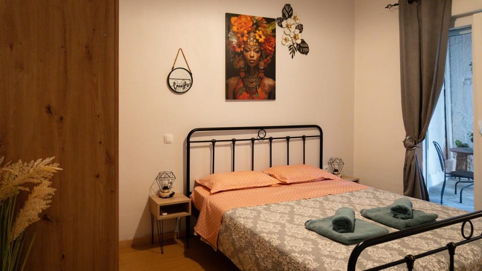 Bed, Decorative detail, wardrobe