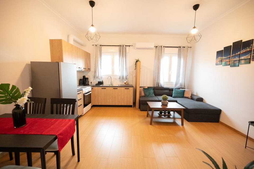 Kitchen or kitchenette, Living room, Seating area, Dining area, minibar, oven, pet friendly, stove