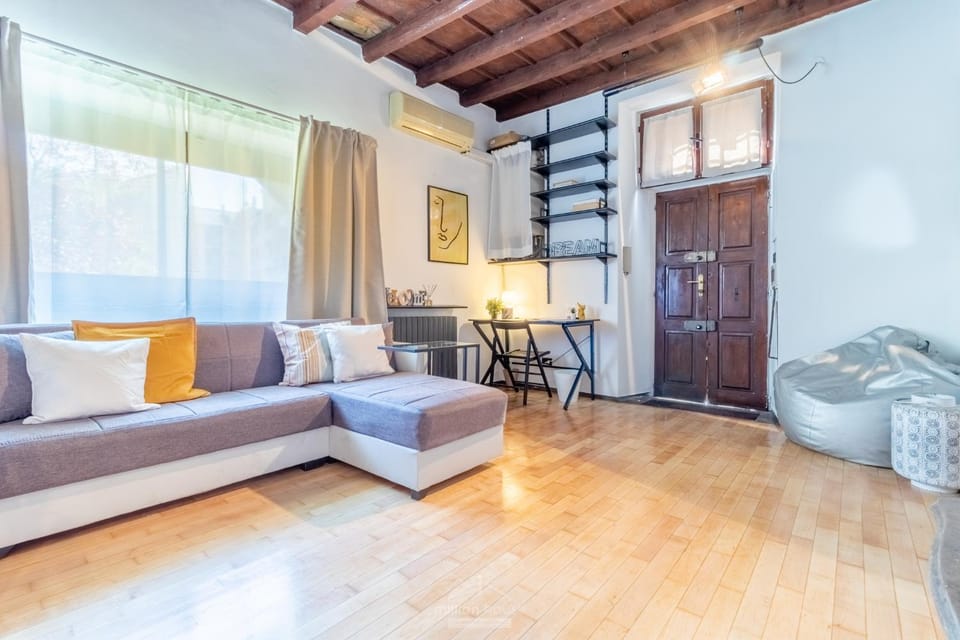 Living room, Photo of the whole room, Seating area