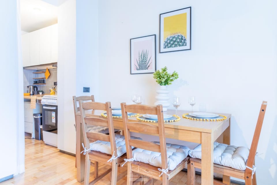 Kitchen or kitchenette, Dining area, pet friendly, stove