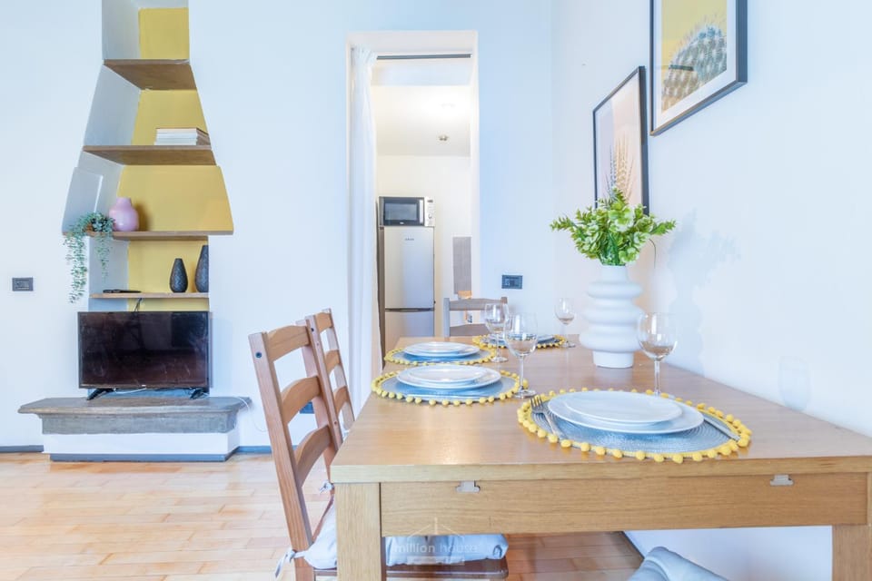 TV and multimedia, Kitchen or kitchenette, Living room, Dining area