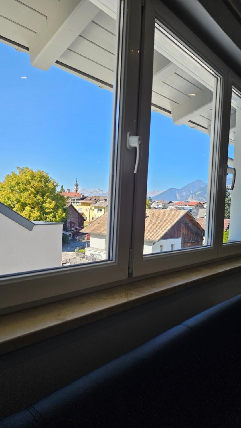 Day, View (from property/room), Seating area, Dining area, Mountain view