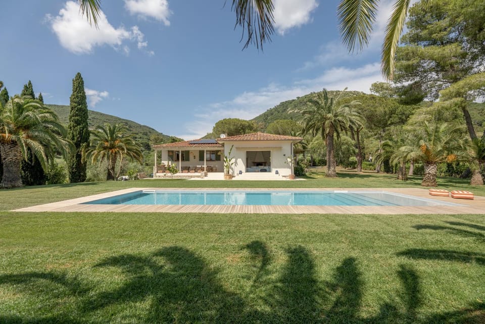 Property building, Spring, Garden, Swimming pool, Swimming pool