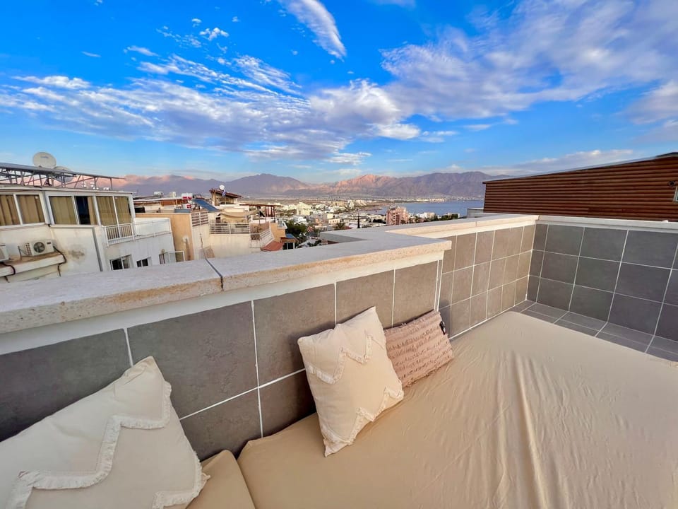 Patio, Day, Natural landscape, View (from property/room), Balcony/Terrace, Seating area, City view, Mountain view, Sea view