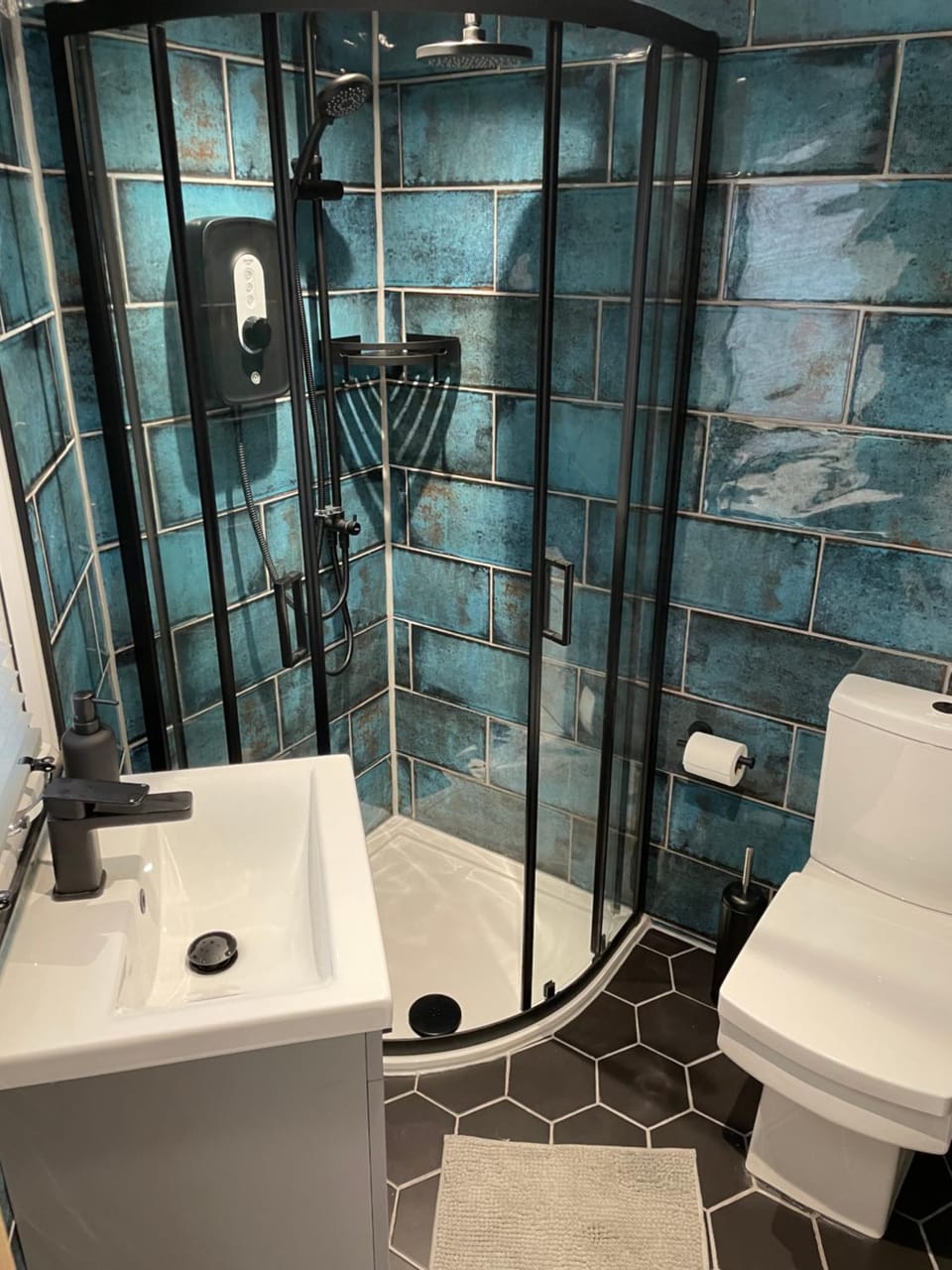 Cosy cabin with private bathroom Cabin in Bassetlaw District