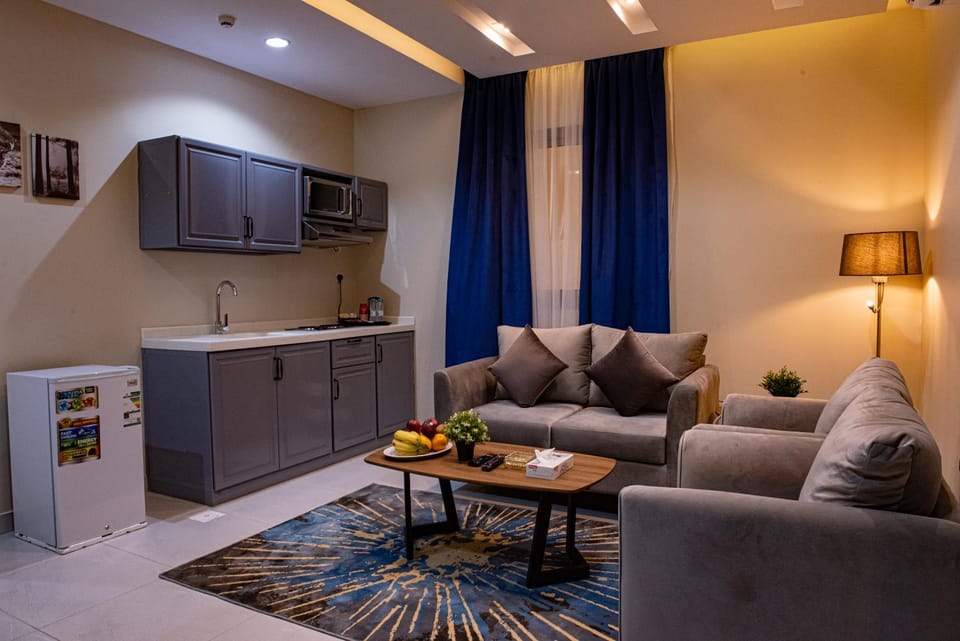 Kitchen or kitchenette, Living room, Seating area, minibar