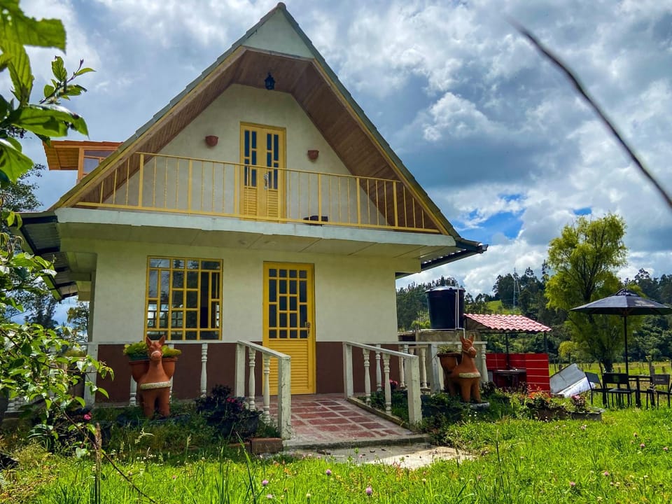 Property building, Day, Balcony/Terrace