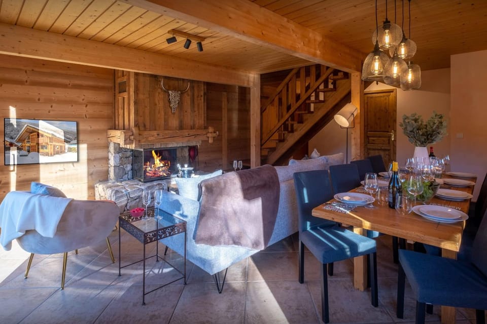Living room, Seating area, Dining area, flat iron