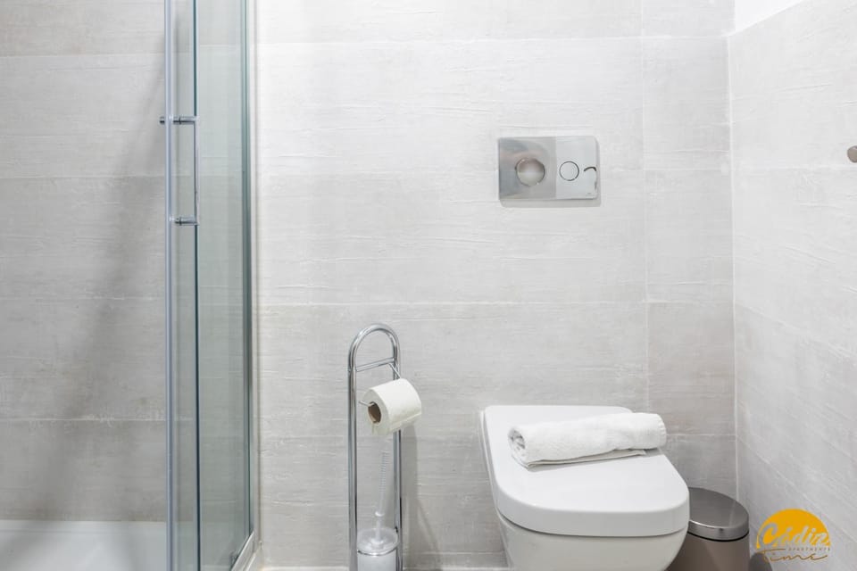 Shower, Bathroom, towels