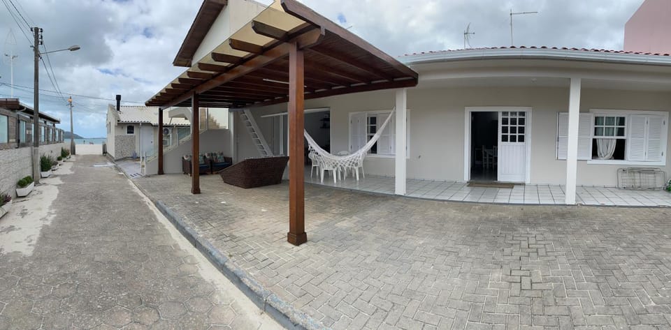 Casa pé na areia Ponta do Papagaio House in Florianopolis