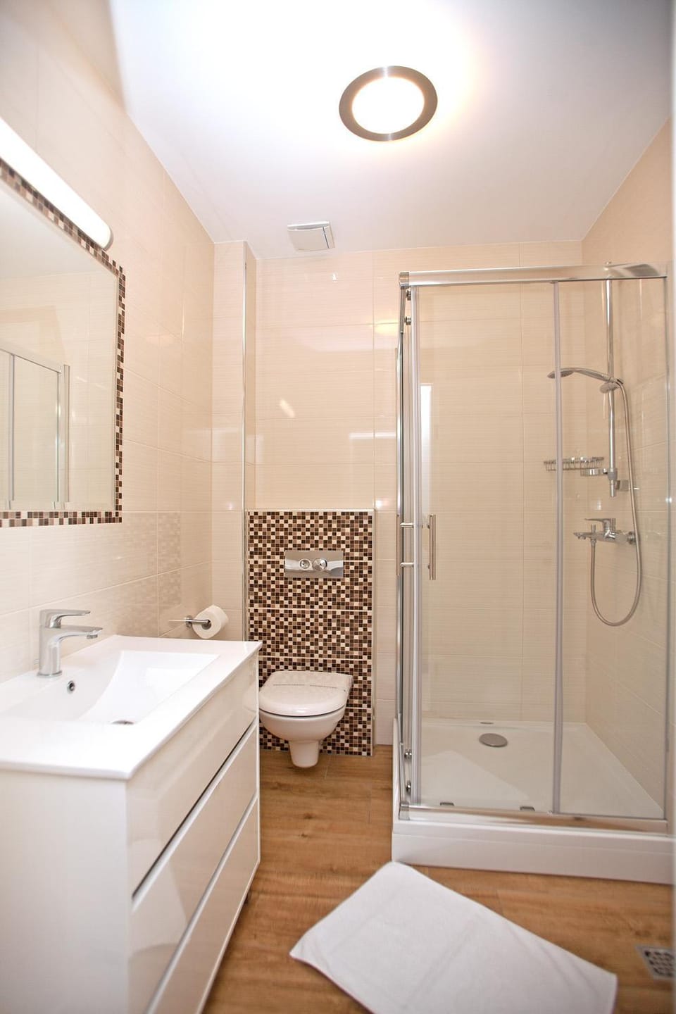 Shower, Toilet, Bathroom, towels